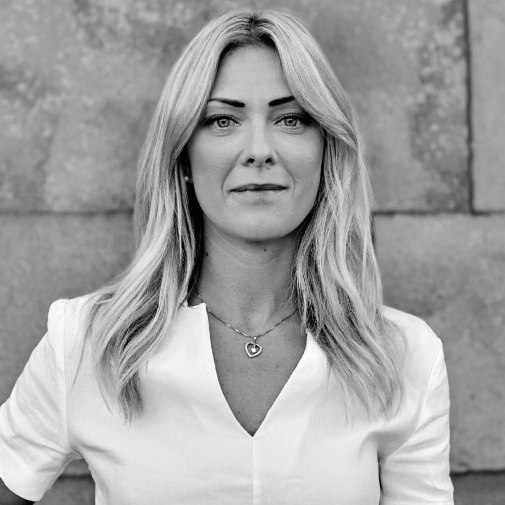 Kim Waller, Embla team